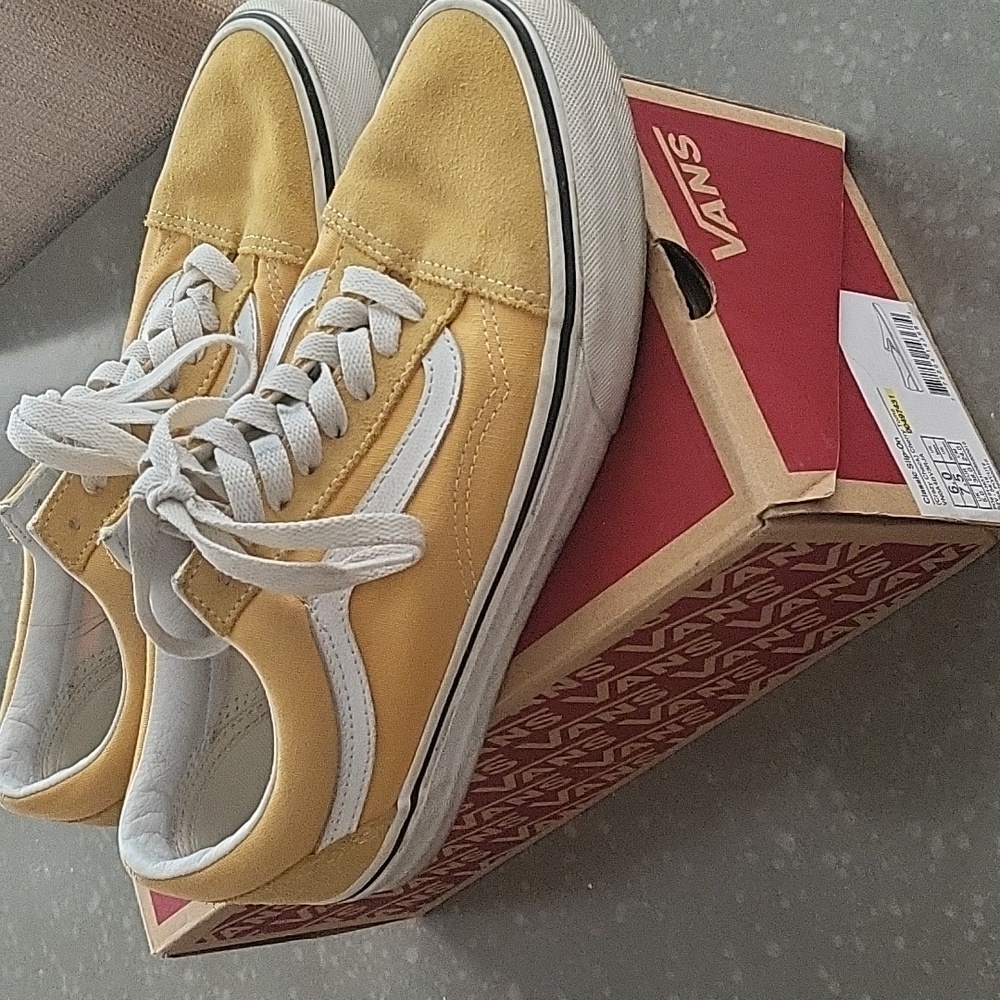 Used unisex Vans